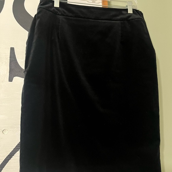 Banana Republic Black Pencil Skirt - Picture 5 of 11